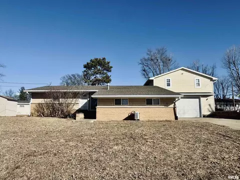 15 Sandalwood Ln, Bartonville, IL 61607