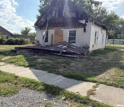 405 S Snider St, Christopher, IL 62822