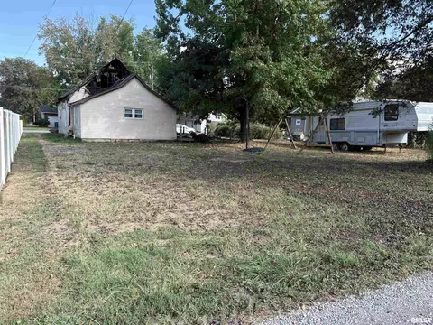 405 S Snider St, Christopher, IL 62822 photo 5