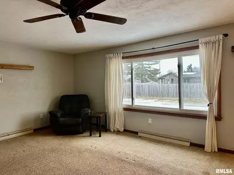 Living - 9514 S Mapleton Rd, Mapleton, IL 61547 photo 2 of 8