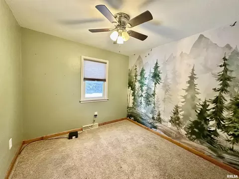 Bedroom - 9514 S Mapleton Rd, Mapleton, IL 61547 photo 2 of 9
