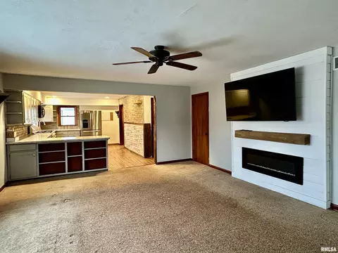 Living - 9514 S Mapleton Rd, Mapleton, IL 61547 photo 4 of 8
