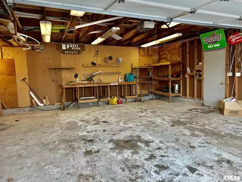 Exterior - 9514 S Mapleton Rd, Mapleton, IL 61547 photo 5 of 15
