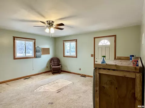 Living - 9514 S Mapleton Rd, Mapleton, IL 61547 photo 8 of 8