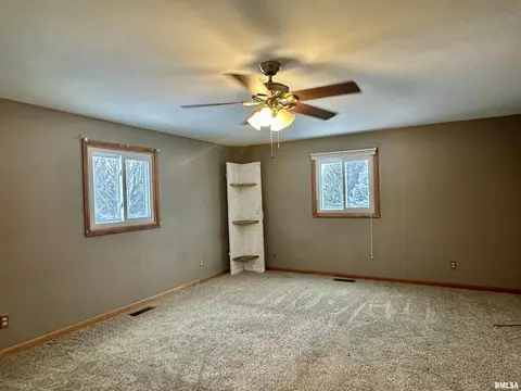Bedroom - 9514 S Mapleton Rd, Mapleton, IL 61547 photo 1 of 9