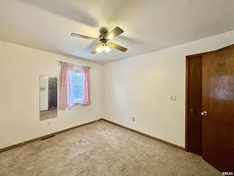 Bedroom - 9514 S Mapleton Rd, Mapleton, IL 61547 photo 8 of 9