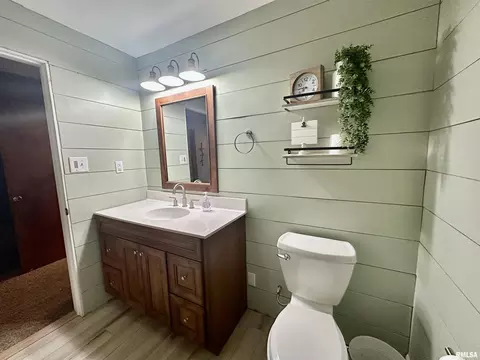 Bath - 9514 S Mapleton Rd, Mapleton, IL 61547 photo 2 of 7