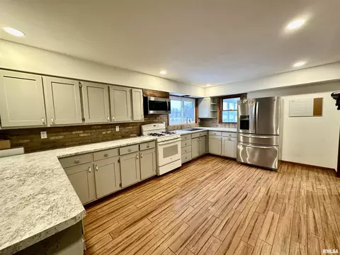 Kitchen - 9514 S Mapleton Rd, Mapleton, IL 61547 photo 2 of 7