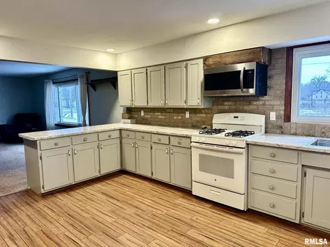 Kitchen - 9514 S Mapleton Rd, Mapleton, IL 61547 photo 1 of 7