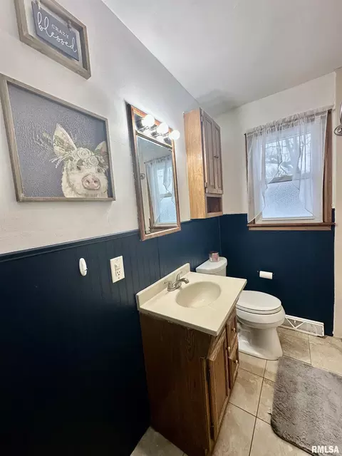 Bath - 9514 S Mapleton Rd, Mapleton, IL 61547 photo 7 of 7