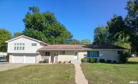 420 S 27th St, Herrin, IL 62948