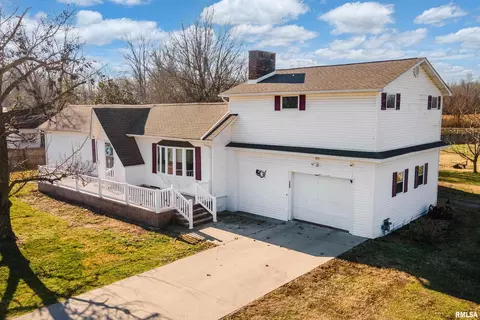 2305 Weaver Rd, Herrin, IL 62948