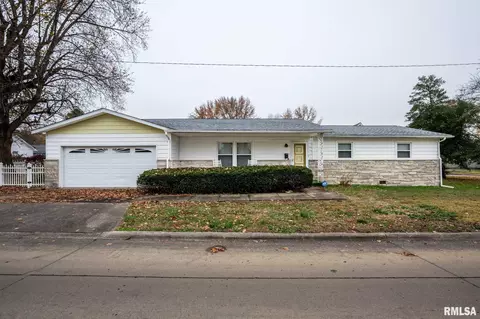 620 N 13th St, Herrin, IL 62948