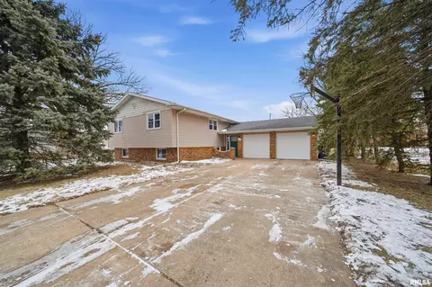 306 N Stone Church Rd, Peoria, IL 61604