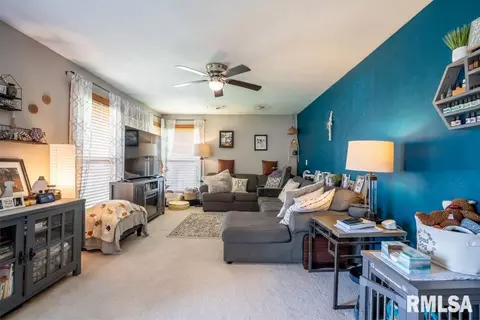 Living - 116 Circle Dr, Herrin, IL 62948 photo 1 of 1