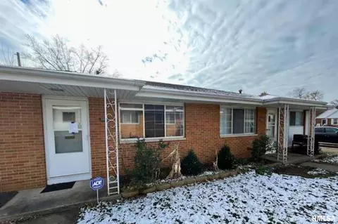 3812-3814 N Sheridan Knolls Ct, Peoria, IL 61614