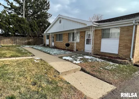 3820-3822 N Sheridan Knolls Ct, Peoria, IL 61614