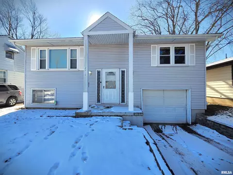 2210 W Clarke Ave, West Peoria, IL 61604