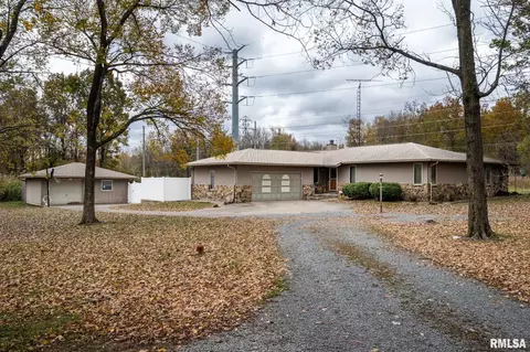 1718 Russell Rd, West Frankfort, IL 62896