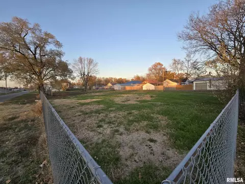 210 214 N Oak St, Duquoin, IL 62832
