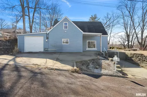 1908 Commonwealth Ave, Pekin, IL 61554