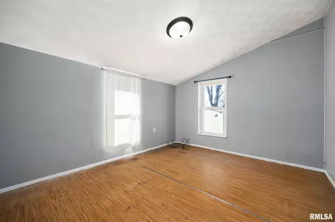 Bedroom - 1908 Commonwealth Ave, Pekin, IL 61554 photo 2 of 8