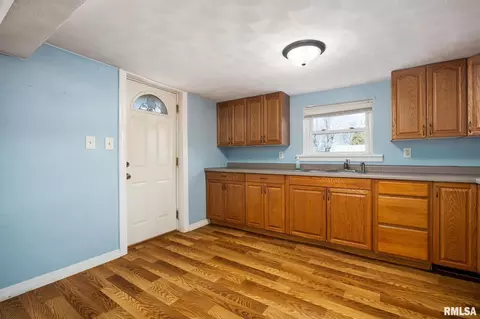 Entry Way - 1908 Commonwealth Ave, Pekin, IL 61554 photo 1 of 2