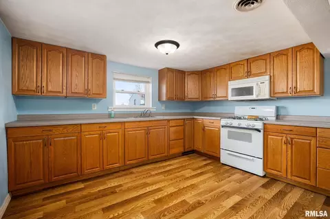 Kitchen - 1908 Commonwealth Ave, Pekin, IL 61554 photo 1 of 1