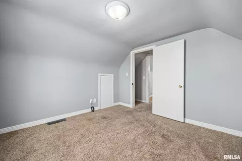 Bedroom - 1908 Commonwealth Ave, Pekin, IL 61554 photo 5 of 8
