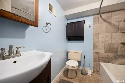 Bath - 1908 Commonwealth Ave, Pekin, IL 61554 photo 1 of 1