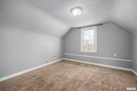 Bedroom - 1908 Commonwealth Ave, Pekin, IL 61554 photo 4 of 8