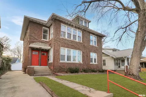 1019 N Farmington Rd, Peoria, IL 61606