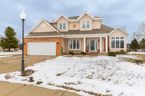 200 Dogwood Ln, Pekin, IL 61554