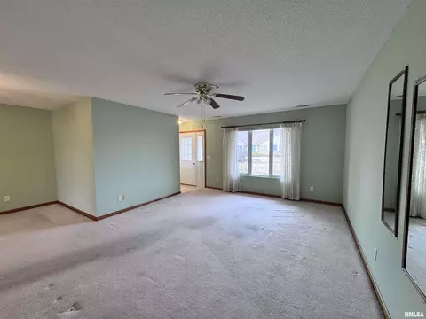 2005 S Madison St, Macomb, IL 61455 photo 5