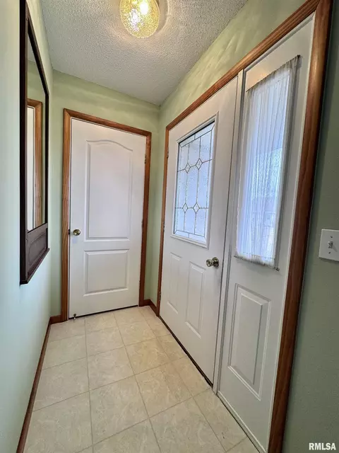 2005 S Madison St, Macomb, IL 61455 photo 2