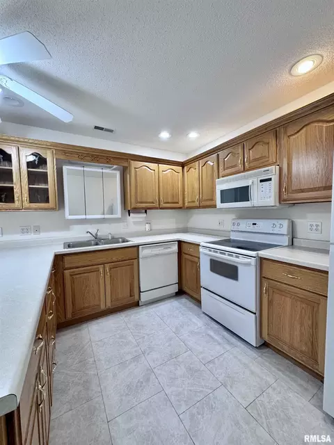 2005 S Madison St, Macomb, IL 61455 photo 11