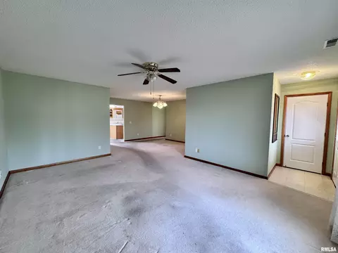 2005 S Madison St, Macomb, IL 61455 photo 4
