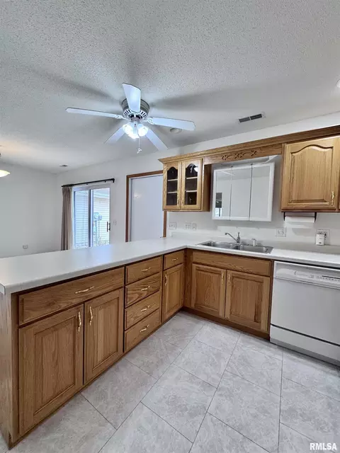2005 S Madison St, Macomb, IL 61455 photo 12