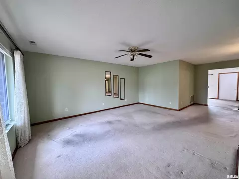 2005 S Madison St, Macomb, IL 61455 photo 3
