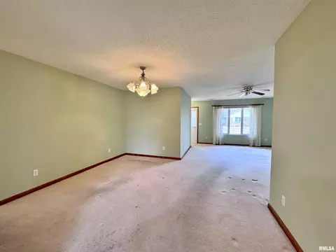 2005 S Madison St, Macomb, IL 61455 photo 7