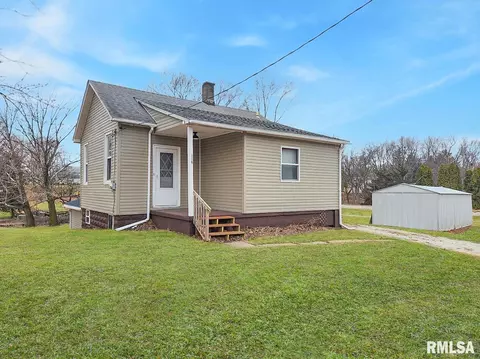 107 S Union St, Toulon, IL 61483