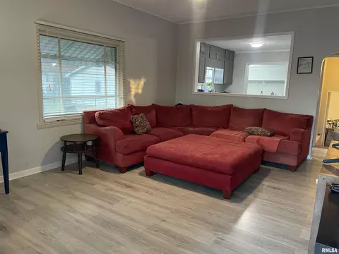 1202 E Parham St, Marion, IL 62959 photo 2