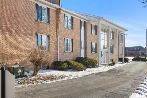 6016 N Knoxville Ave, Peoria, IL 61614