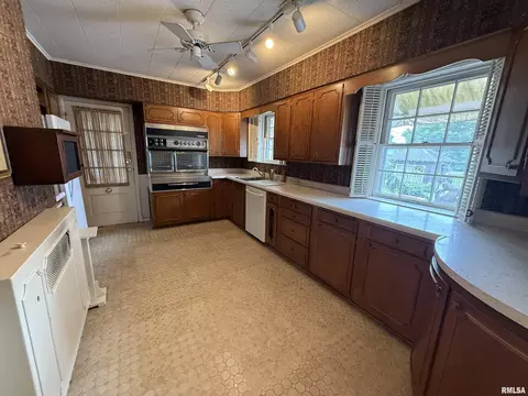 Kitchen - 215 3rd St, Carmi, IL 62821 photo 2 of 4
