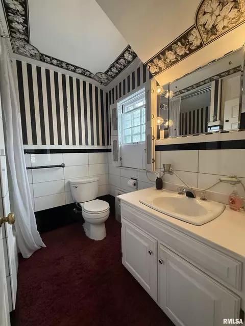 Bath - 215 3rd St, Carmi, IL 62821 photo 4 of 6