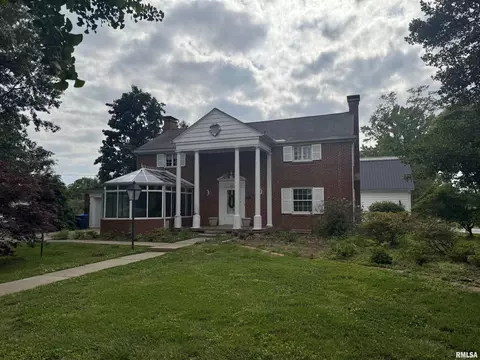 215 3rd St, Carmi, IL 62821