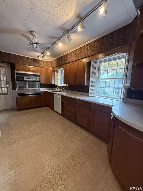 Kitchen - 215 3rd St, Carmi, IL 62821 photo 4 of 4