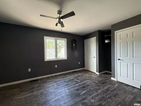 Bedroom - 215 3rd St, Carmi, IL 62821 photo 1 of 5