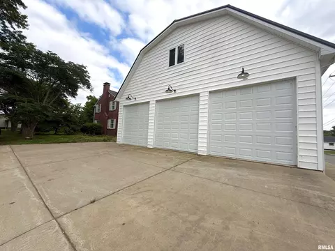 Other - 215 3rd St, Carmi, IL 62821 photo 1 of 9