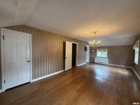 Bedroom - 215 3rd St, Carmi, IL 62821 photo 4 of 5